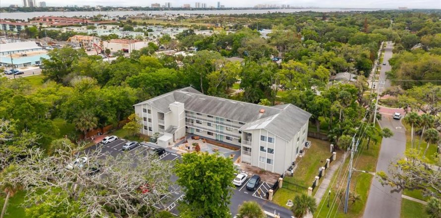 Condominio en Daytona Beach, Florida, 1 dormitorio  № 2096972