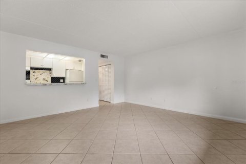 Condominio en venta en Daytona Beach, Florida, 1 dormitorio, 61.41 m2 № 2096972 - foto 10