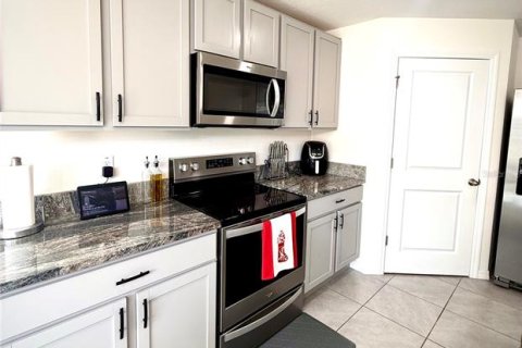 House in Plant City, Florida 4 bedrooms, 226.22 sq.m. № 2205236 - photo 3
