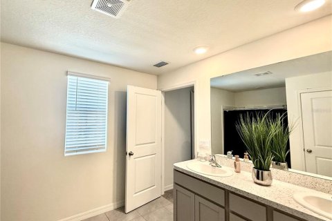 House in Plant City, Florida 4 bedrooms, 226.22 sq.m. № 2205236 - photo 14