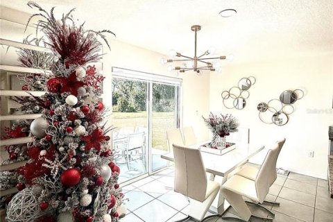 House in Plant City, Florida 4 bedrooms, 226.22 sq.m. № 2205236 - photo 5