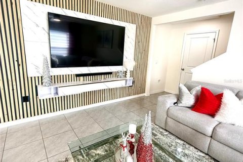 House in Plant City, Florida 4 bedrooms, 226.22 sq.m. № 2205236 - photo 7