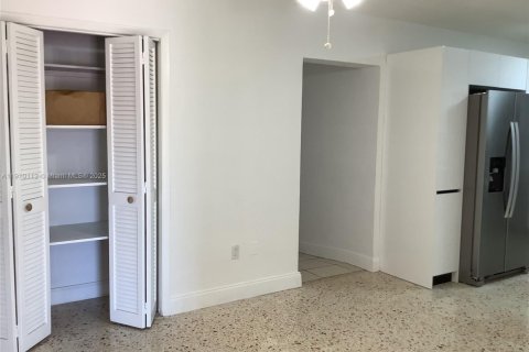 Снять в аренду виллу или дом в Майами, Флорида 4 спальни, 167.22м2, № 1966004 - фото 5