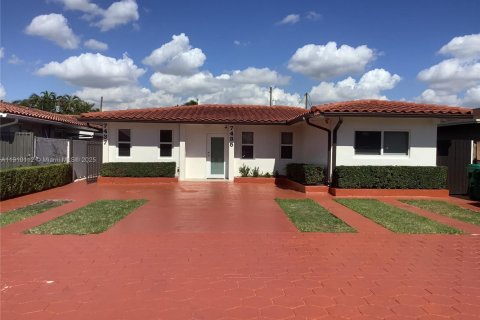 Снять в аренду виллу или дом в Майами, Флорида 4 спальни, 167.22м2, № 1966004 - фото 3