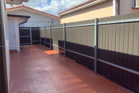 Снять в аренду виллу или дом в Майами, Флорида 4 спальни, 167.22м2, № 1966004 - фото 15