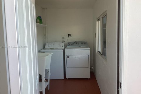 Снять в аренду виллу или дом в Майами, Флорида 4 спальни, 167.22м2, № 1966004 - фото 14