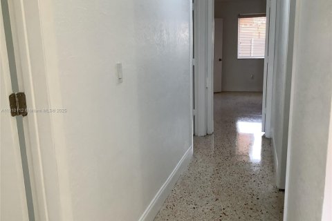 Снять в аренду виллу или дом в Майами, Флорида 4 спальни, 167.22м2, № 1966004 - фото 26