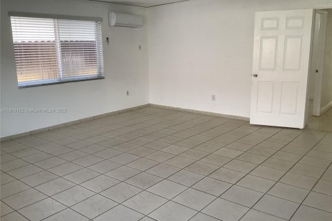 Снять в аренду виллу или дом в Майами, Флорида 4 спальни, 167.22м2, № 1966004 - фото 10