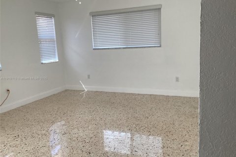 Снять в аренду виллу или дом в Майами, Флорида 4 спальни, 167.22м2, № 1966004 - фото 16