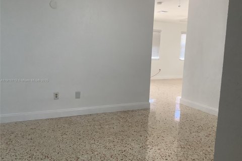 Снять в аренду виллу или дом в Майами, Флорида 4 спальни, 167.22м2, № 1966004 - фото 20