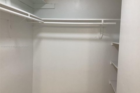 Снять в аренду виллу или дом в Майами, Флорида 4 спальни, 167.22м2, № 1966004 - фото 22