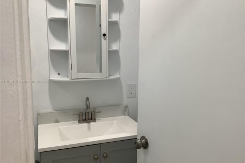 Снять в аренду виллу или дом в Майами, Флорида 4 спальни, 167.22м2, № 1966004 - фото 24