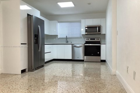 Снять в аренду виллу или дом в Майами, Флорида 4 спальни, 167.22м2, № 1966004 - фото 6