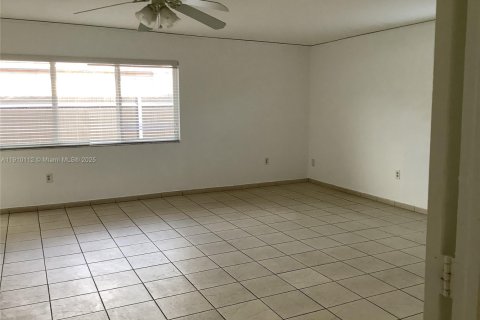 Снять в аренду виллу или дом в Майами, Флорида 4 спальни, 167.22м2, № 1966004 - фото 11