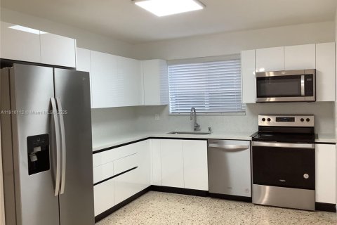 Снять в аренду виллу или дом в Майами, Флорида 4 спальни, 167.22м2, № 1966004 - фото 4