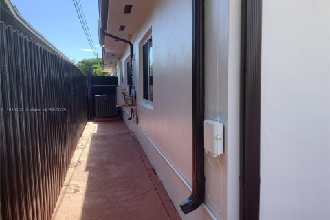 Снять в аренду виллу или дом в Майами, Флорида 4 спальни, 167.22м2, № 1966004 - фото 19