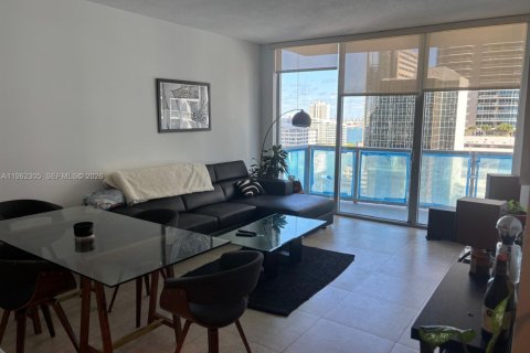 Condo in Miami, Florida, 1 bedroom  № 2025045 - photo 4