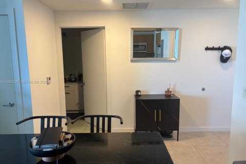 Condo in Miami, Florida, 1 bedroom  № 2025045 - photo 6