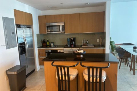 Condo in Miami, Florida, 1 bedroom  № 2025045 - photo 8