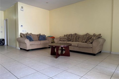 House in Kissimmee, Florida 4 bedrooms, 189.61 sq.m. № 1612782 - photo 6