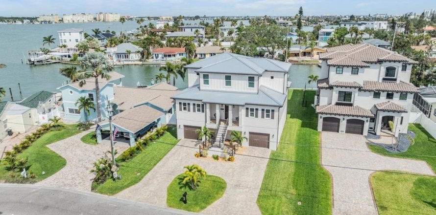 Casa en Redington Beach, Florida 4 dormitorios, 250.37 m2 № 1675981