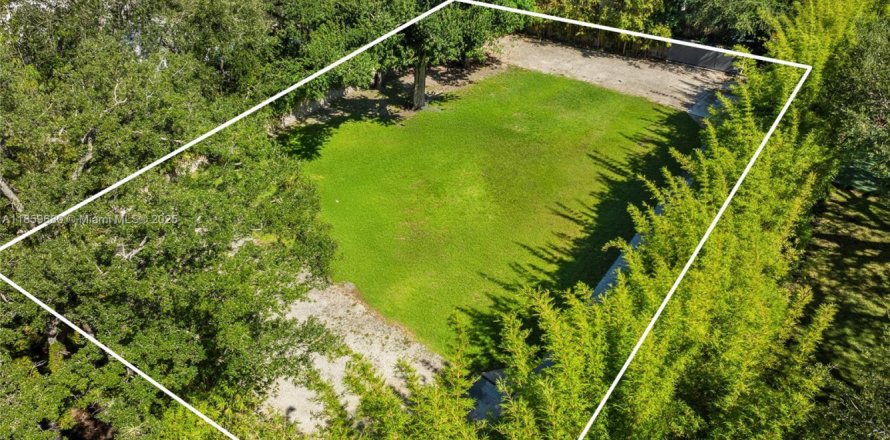 Land in Miami, Florida № 1890691
