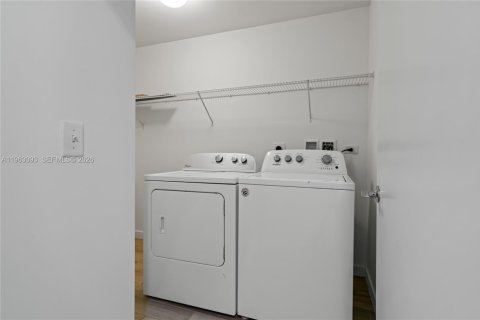 Copropriété à louer à Miami, Floride: 2 chambres, 110.74 m2 № 2023983 - photo 27