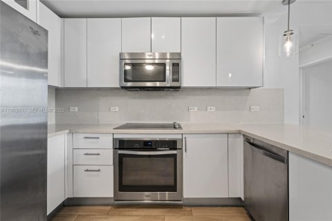 Copropriété à louer à Miami, Floride: 2 chambres, 110.74 m2 № 2023983 - photo 4