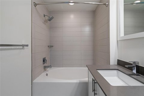 Copropriété à louer à Miami, Floride: 2 chambres, 110.74 m2 № 2023983 - photo 25