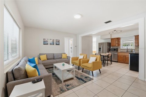 Villa ou maison à vendre à Largo, Floride: 3 chambres, 124.12 m2 № 2101090 - photo 6