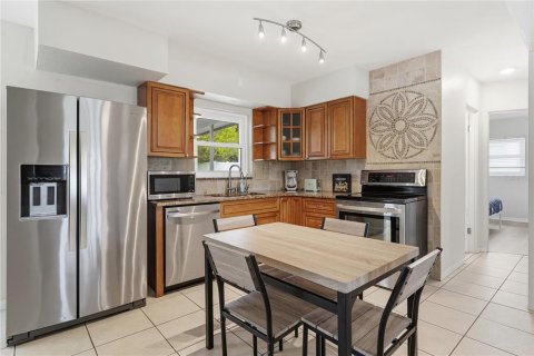 Villa ou maison à vendre à Largo, Floride: 3 chambres, 124.12 m2 № 2101090 - photo 11