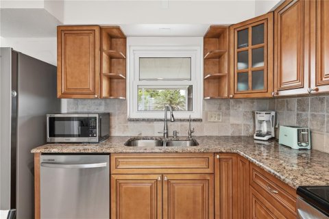 Villa ou maison à vendre à Largo, Floride: 3 chambres, 124.12 m2 № 2101090 - photo 8
