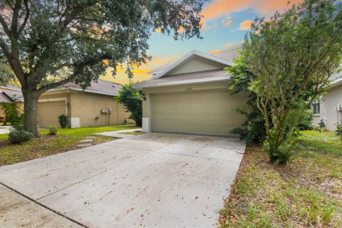 Villa ou maison à louer à Riverview, Floride: 4 chambres, 184.78 m2 № 2403726 - photo 2