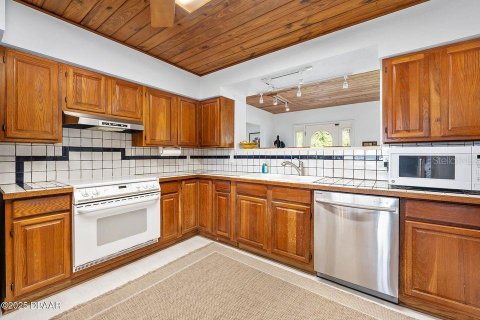 House in Ormond Beach, Florida 3 bedrooms, 340.67 sq.m. № 1521857 - photo 22