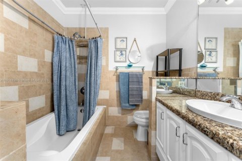 Condo in North Miami, Florida, 3 bedrooms  № 1974244 - photo 20