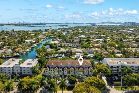 Condo in North Miami, Florida, 3 bedrooms  № 1974244 - photo 2