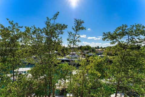 Condo in North Miami, Florida, 3 bedrooms  № 1974244 - photo 19