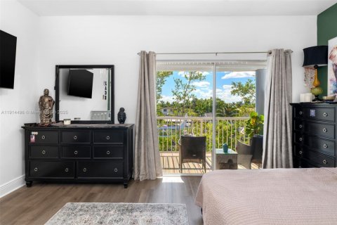 Condo in North Miami, Florida, 3 bedrooms  № 1974244 - photo 16