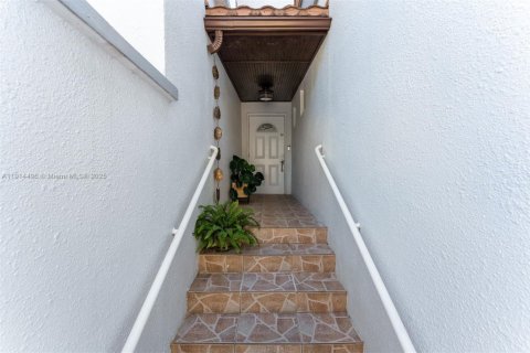 Condo in North Miami, Florida, 3 bedrooms  № 1974244 - photo 27