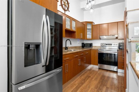 Condo in North Miami, Florida, 3 bedrooms  № 1974244 - photo 11