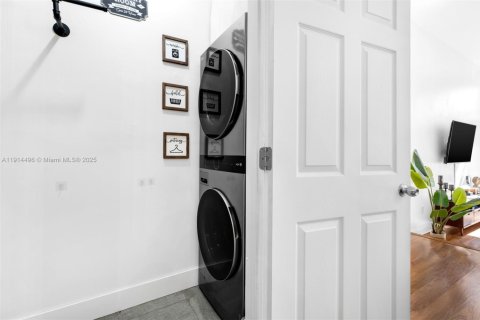 Condo in North Miami, Florida, 3 bedrooms  № 1974244 - photo 23