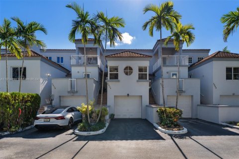 Condo in North Miami, Florida, 3 bedrooms  № 1974244 - photo 8