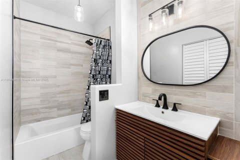 Condo in North Miami, Florida, 3 bedrooms  № 1974244 - photo 22