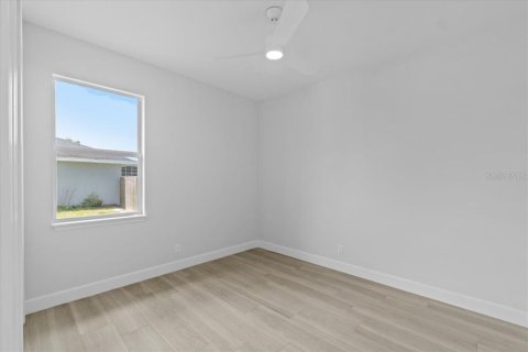 House in Englewood, Florida 3 bedrooms, 181.53 sq.m. № 1337426 - photo 28