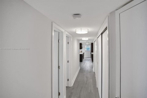 Copropriété à louer à Hillsboro Beach, Floride: 2 chambres, 125.42 m2 № 1957671 - photo 11