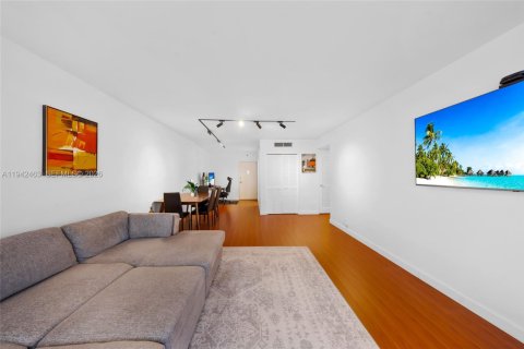 Condominio en venta en Miami Beach, Florida, 1 dormitorio, 77.76 m2 № 2000456 - foto 9