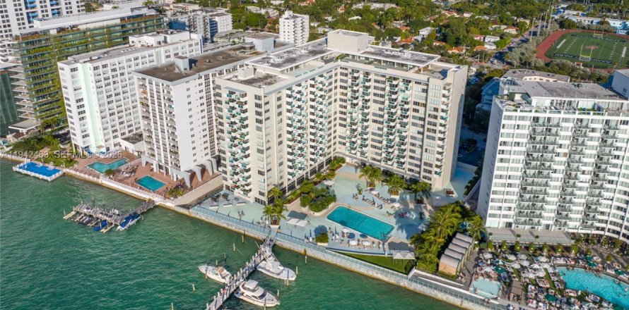 Condominio en Miami Beach, Florida, 1 dormitorio  № 2000456