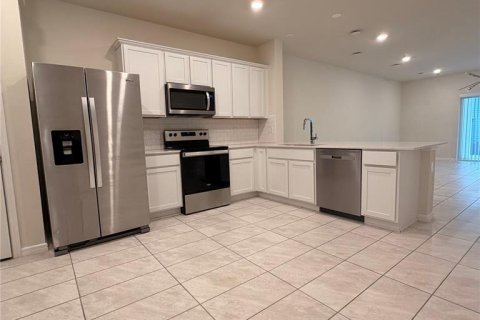 Townhouse in Davenport, Florida 3 bedrooms, 161.28 sq.m. № 2296405 - photo 4