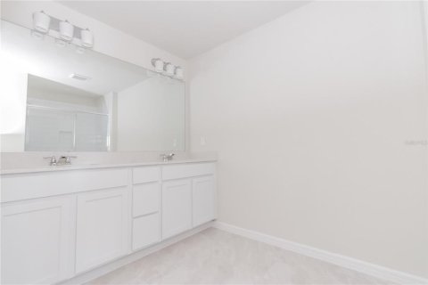 Townhouse in Davenport, Florida 3 bedrooms, 161.28 sq.m. № 2296405 - photo 7