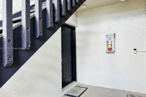 Condominio en alquiler en Coral Springs, Florida, 2 dormitorios, 74.32 m2 № 1952303 - foto 2